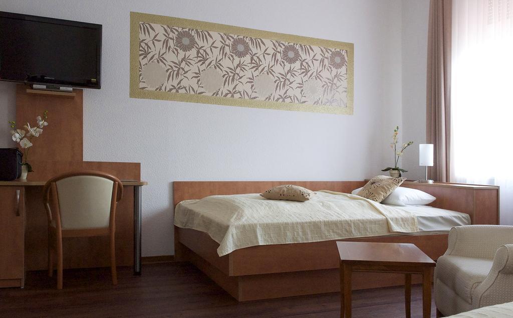 Hotel Vier Löwen Traben-Trarbach Zimmer foto