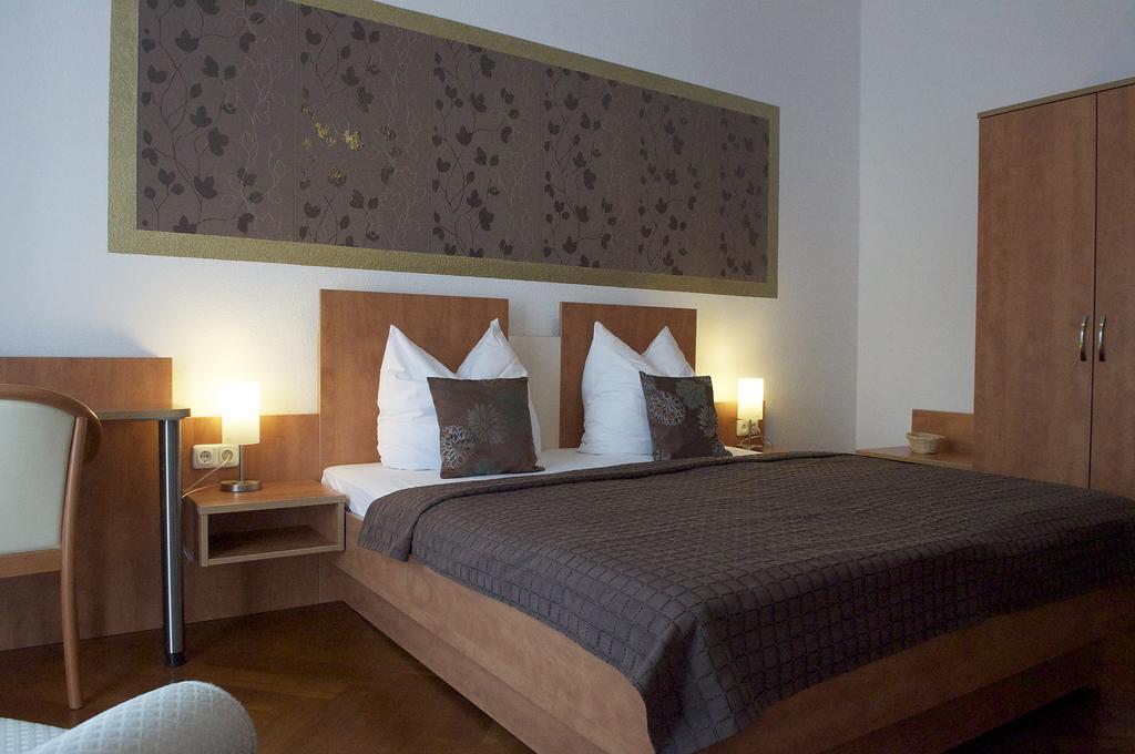 Hotel Vier Löwen Traben-Trarbach Zimmer foto